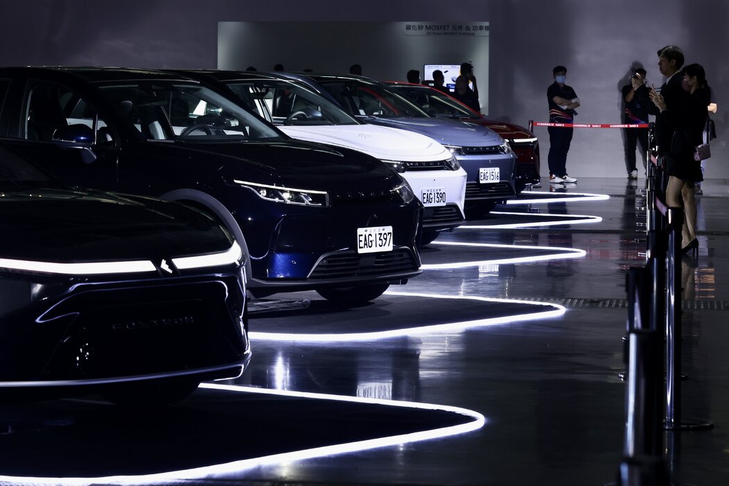 去年在台灣台北展出的富士康與台灣汽車製造商裕隆汽車合資生產的電動汽車。