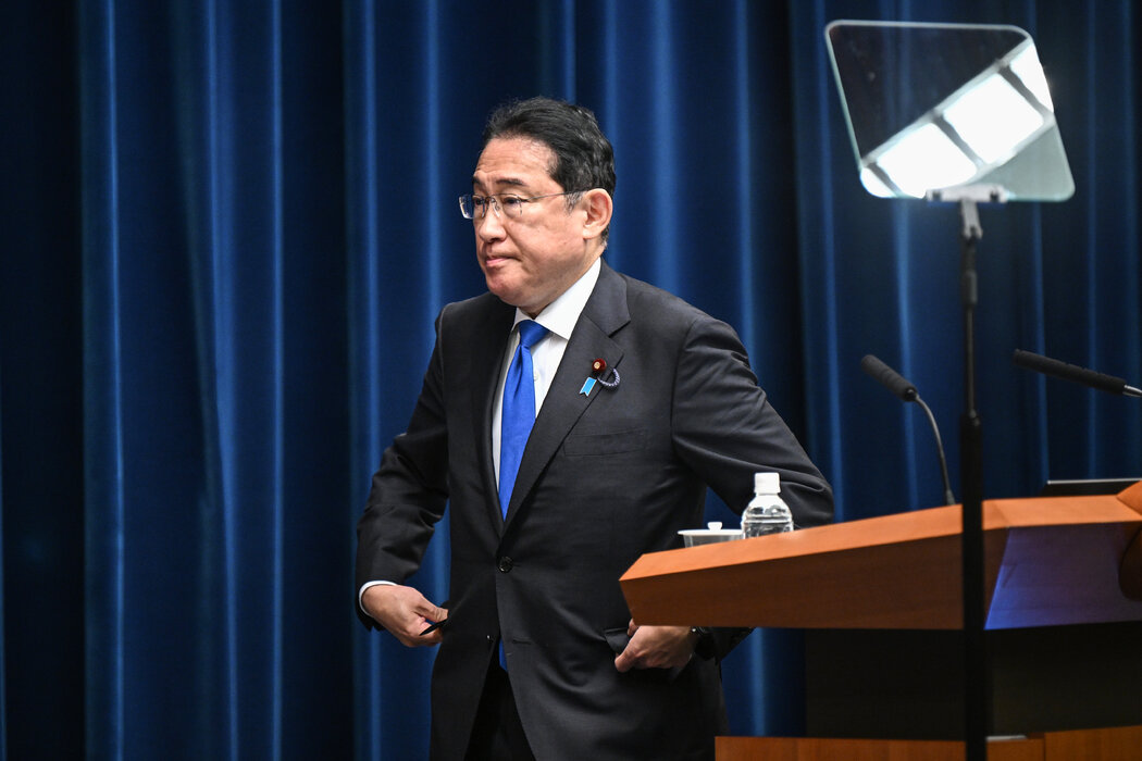 日本首相岸田文雄週三在東京舉行新聞發布會後。岸田文雄自2021年起擔任日本首相。