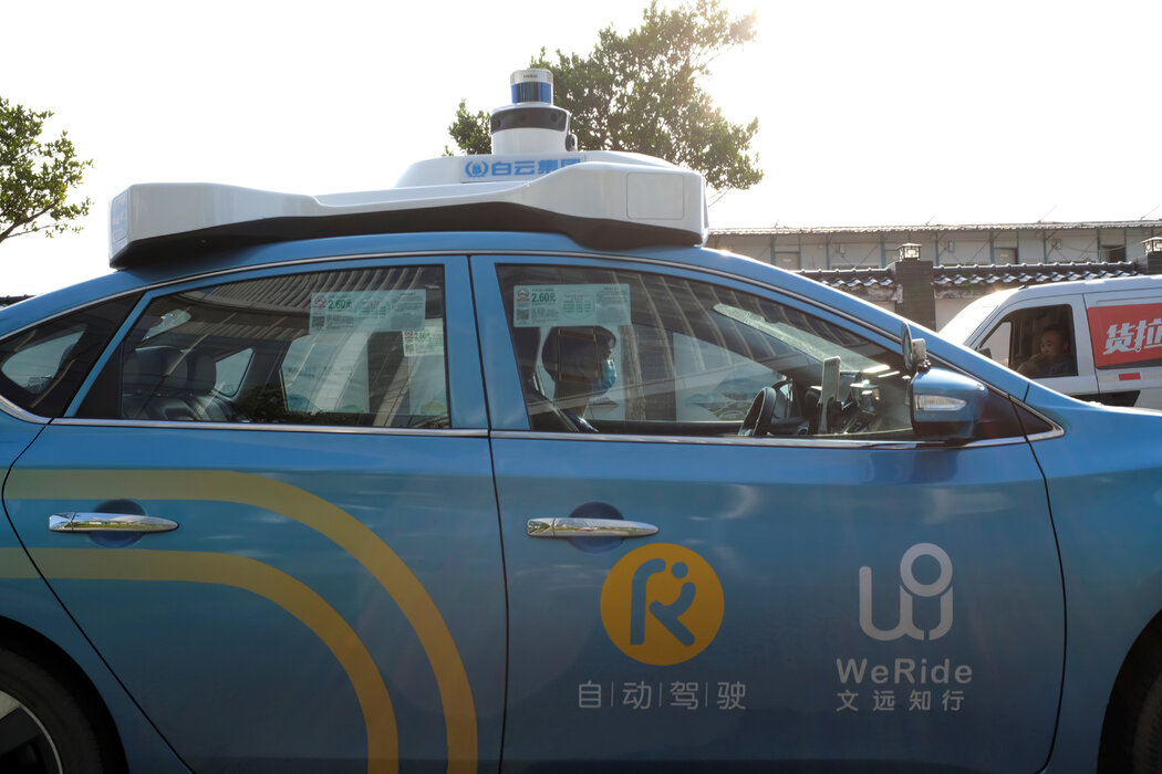 文遠知行在中國和阿聯酋運營自動駕駛計程車叫車服務試點,同時向汽車製造商提供自動駕駛軟體。