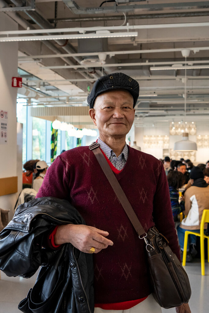 「我很簡單。我不抽煙，也不打麻將，」70歲的徐曉鐸（音）說。他曾是一名小學教師，離過兩次婚。