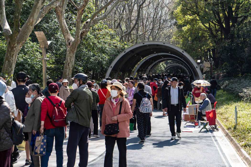 人民公園的「相親市場」主要是針對來這裡為未婚子女找對象的父母，它也啟發了老年人將公園作為聚會場所的想法。