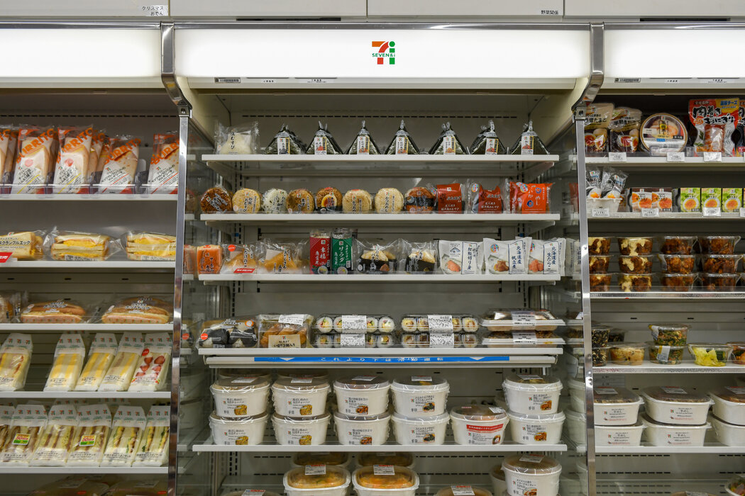 日本7-Eleven和美國便利店的一個區別是貨架上的眾多新鮮食物。