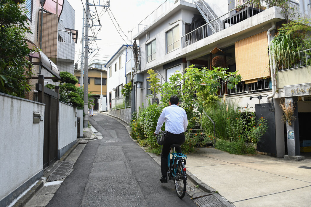 許多日本人不願貸款，這種情緒是老一輩人傳下來的。在20世紀80年代末開始的房地產泡沫期間，抵押貸款利率超過了8%。