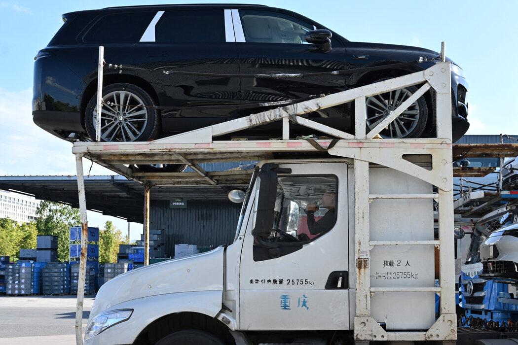 中國製造商零跑汽車生產的新電動汽車從公司位於浙江省東部金華的工廠運出。