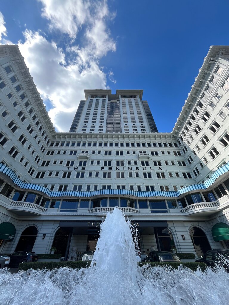 香港半島酒店是1928年開業的,圖為酒店堂皇的入口。