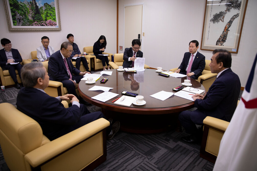 週二，韓國任命的位於朝鮮各省的「省長」舉行會議。他們在朝鮮沒有實權；這些任命是韓國宣稱在朝鮮擁有主權的一種方式。