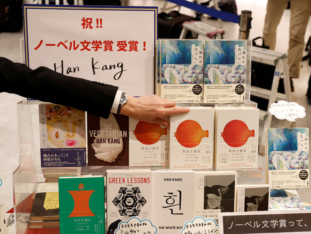 韓江的英文譯者之一佩吉·阿尼亞·莫裡斯說，她的作品 「激勵了一代韓國作家更加真實、更加大膽」。