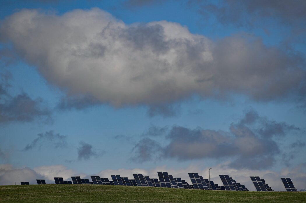 西班牙北部洛斯阿爾科斯的太陽能發電廠。