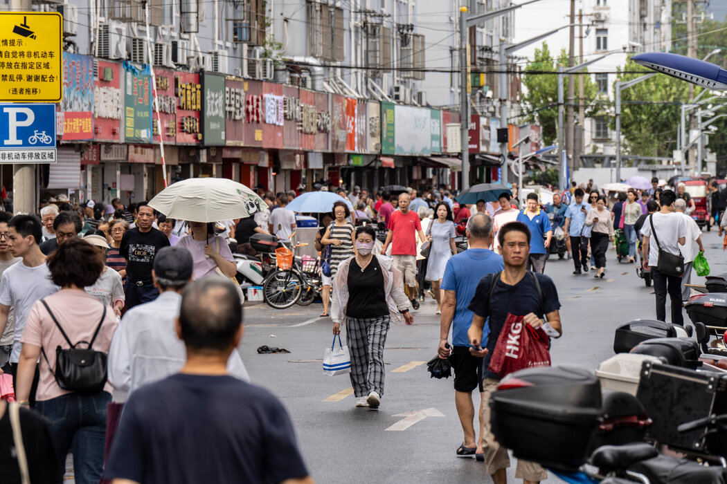 儘管經濟面臨挑戰，但中國領導人一直避免採取重大幹預措施，直到9月下旬才放鬆了家庭和企業借貸限制，北京更傾向於國家主導的增長而非直接的消費刺激。