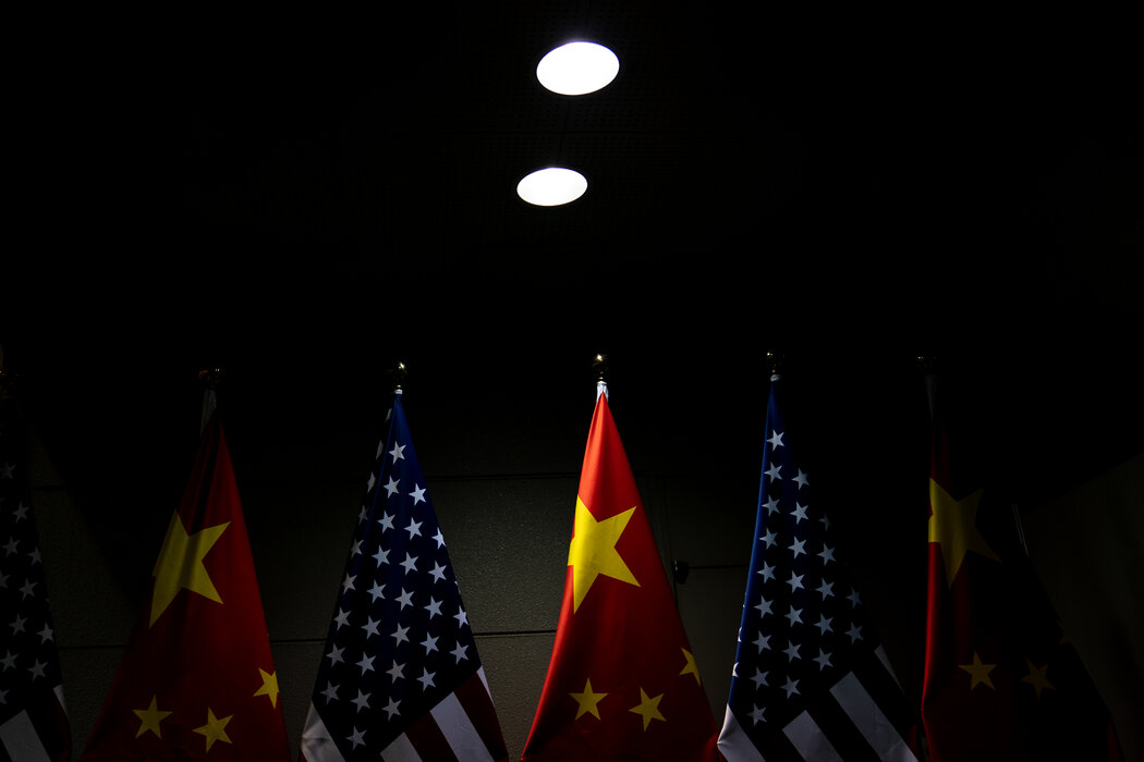 中國許多高層官員認為美國是一個正在衰落的超級大國。