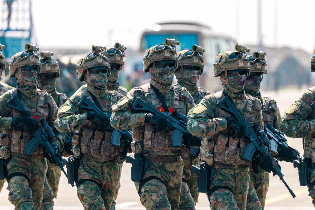 中國海軍陸戰隊在珠海演習,攝於本月。中國擁有世界上最大的常備軍,已對整個南中國海以及台灣提出了有爭議的領土主張,