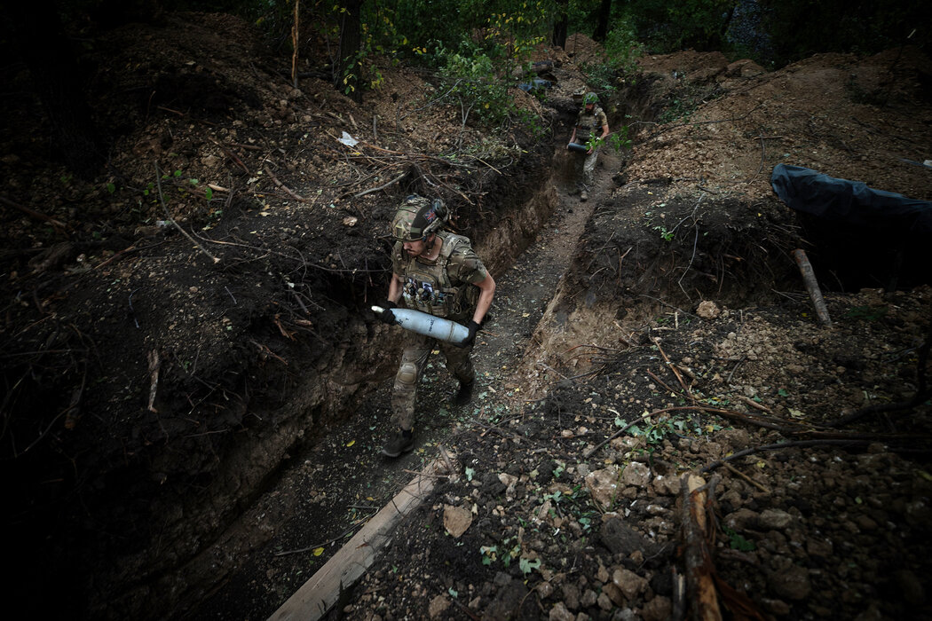 7月，接近前線的烏克蘭軍隊。拜登政府的一些官員建議在剩下的幾個月裡採取更堅決的措施來幫助烏克蘭。