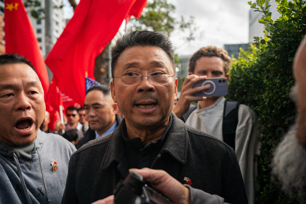 陳善庄是紐約華人社區的政治權力掮客，與中國共產黨有密切關係。去年他前往舊金山，迎接中國國家主席習近平的訪問。