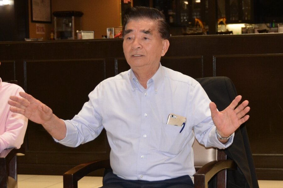 梁成運參加中國和平統一促進會德克薩斯州分會的活動，攝於2019年。梁成運曾支持中國政府的目標，包括讓民主自治的台灣與中國大陸實現統一。