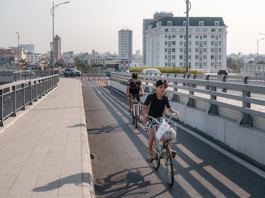 流經海防的河上建了新橋。