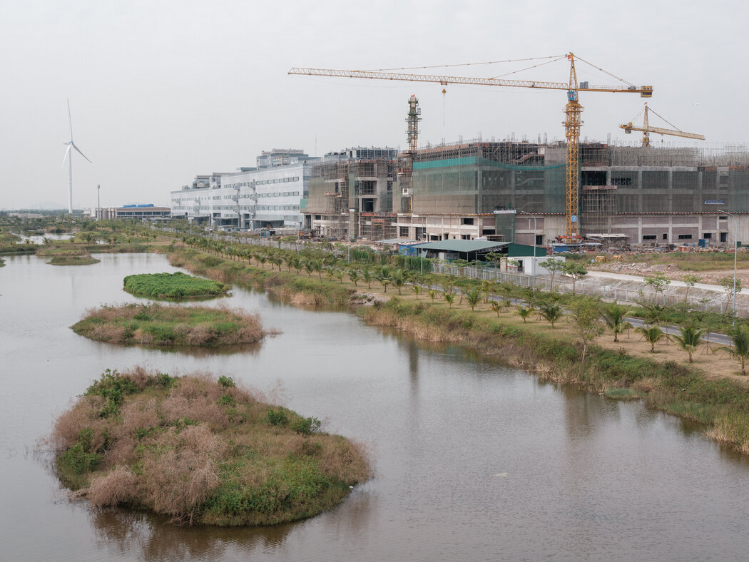 海防市DEEP C工業園的一家在建廠房。隨著各大企業將生產轉移出中國,越南已成為巨大贏家。