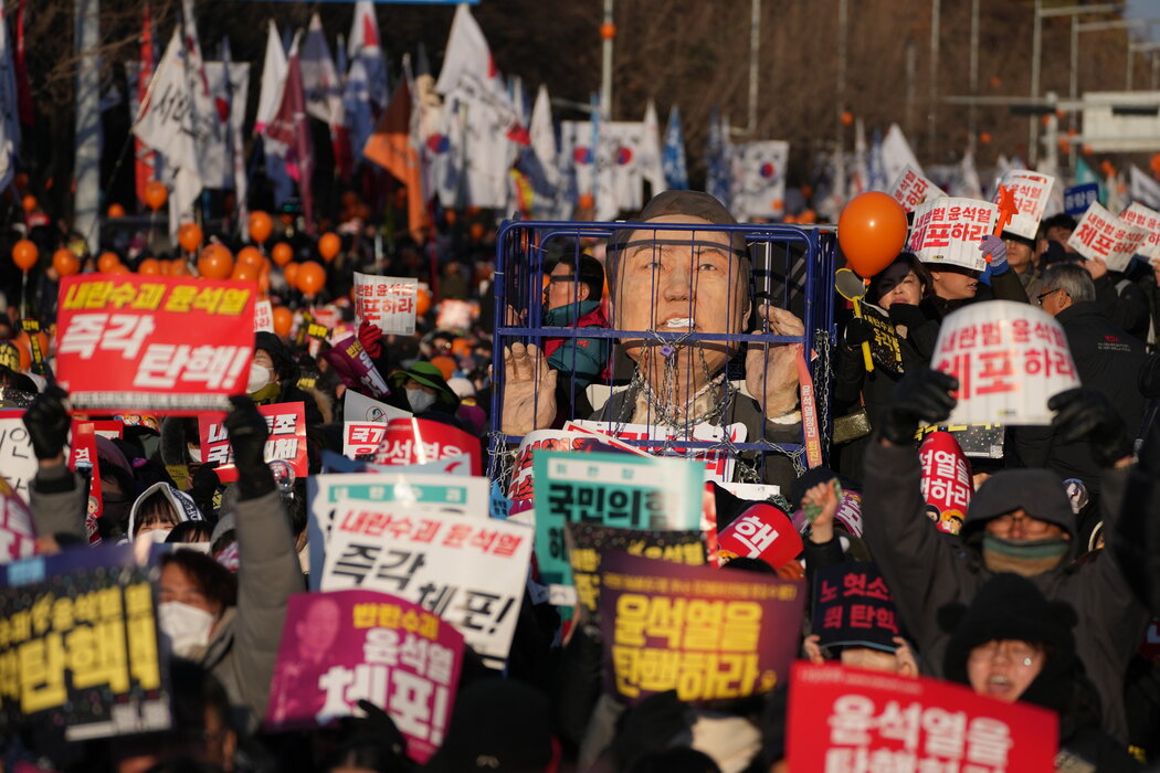 週六，首爾抗議活動中出現的尹錫悅形象。