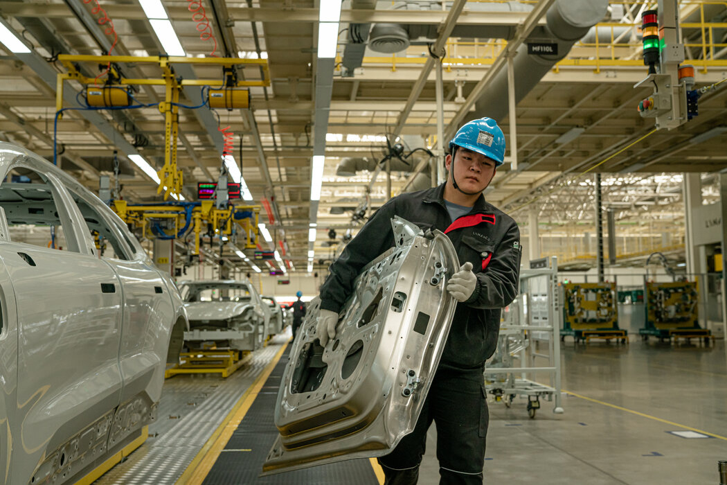 2021年,中國寧波的一家極氪汽車工廠。