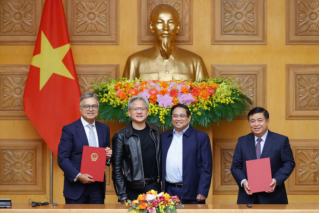 本月，英偉達的傑伊·普裡和黃仁勛與越南總理范明政及該國計劃與投資部長阮志勇在河內合影。