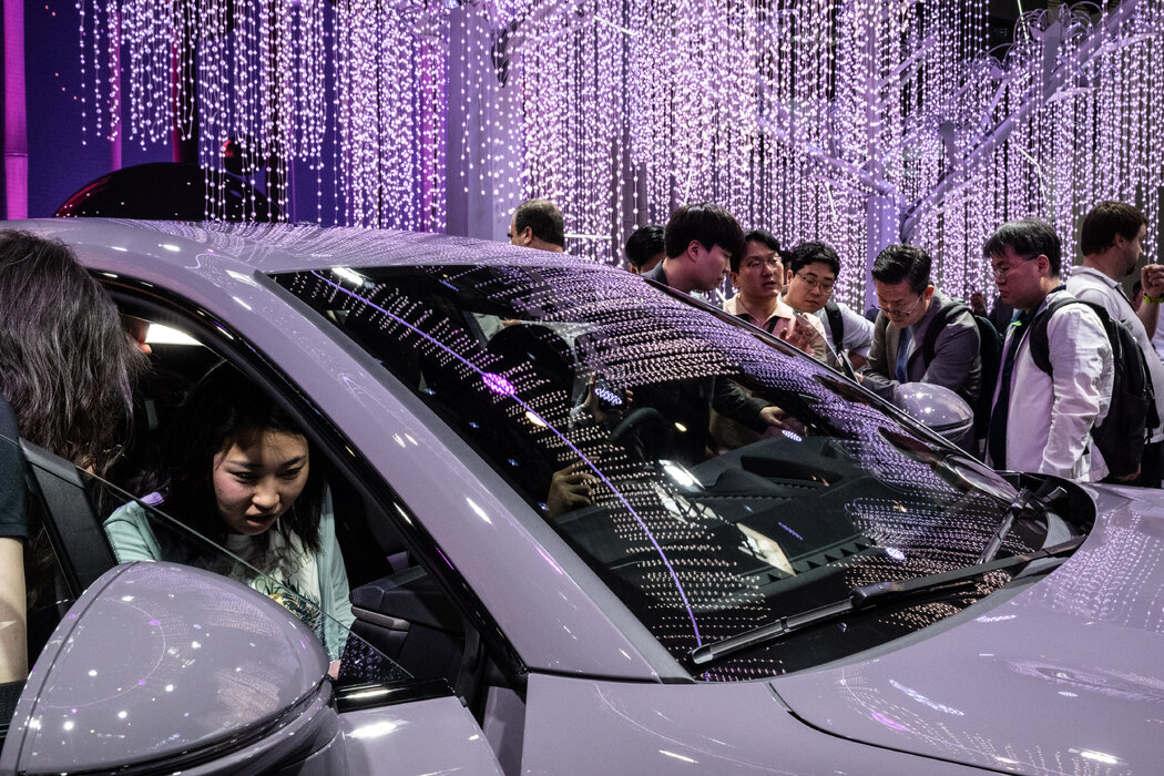 去年北京車展上的保時捷Taycan。保時捷在中國的銷量正在下​​滑。