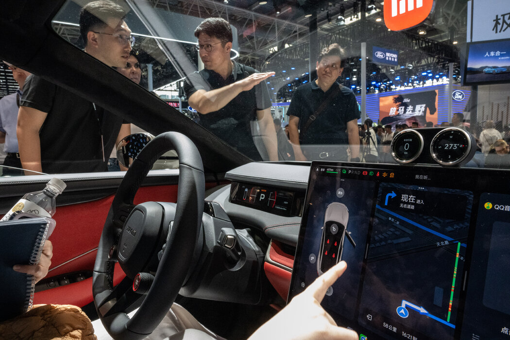去年北京車展上的小米SU7。