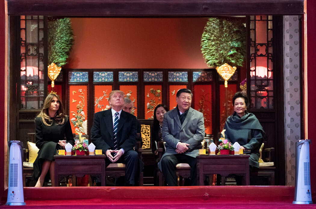 2017年,川普夫婦與習近平夫婦一起在北京觀看了一場京劇表演。