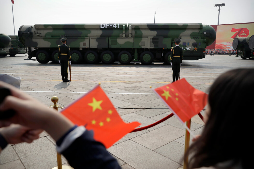 2019年北京閱兵式上運載核彈道導彈的軍車。