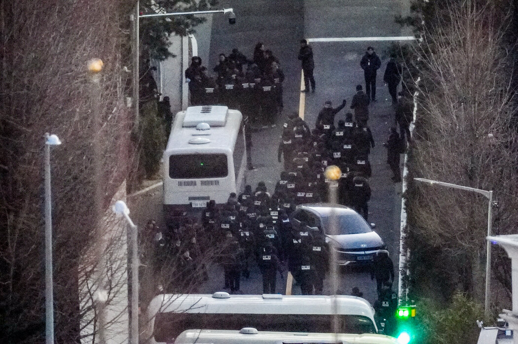 週三,警察進入尹錫悅的住宅。