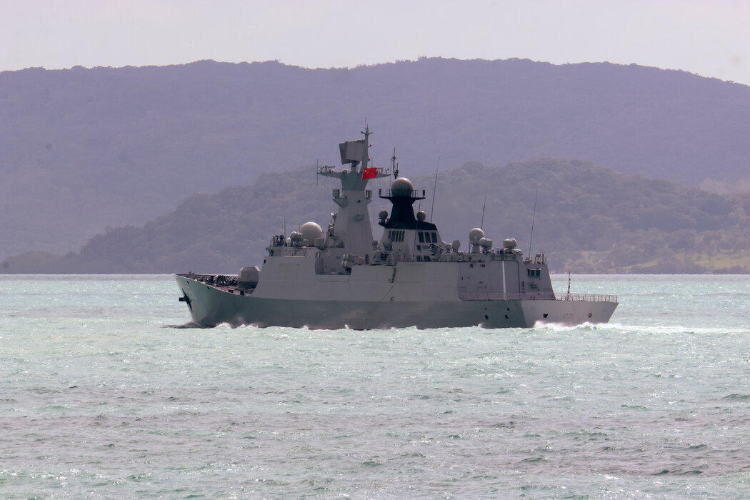澳洲國防軍發布的一張照片顯示，上週一艘中國護衛艦在托雷斯海峽。此後，澳洲軍方一直在追蹤這艘護衛艦和另外兩艘中國船隻。