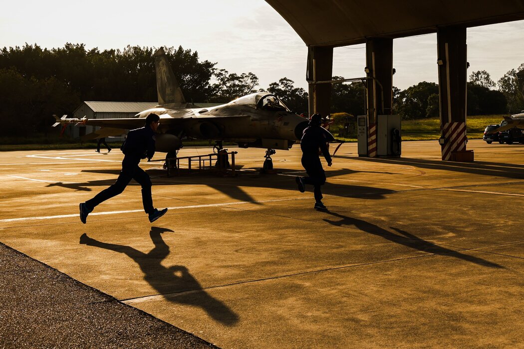 台灣空軍飛行員在今年1月的一次演習中。川普總統已要求台灣增加軍費開支。