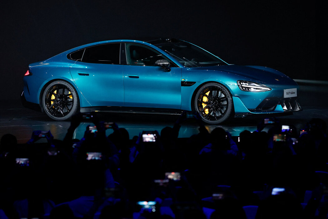 週四，小米公司在北京舉行的一次活動上展示了其新型電動汽車SU7 Ultra，同時還展示了其最新智慧型手機的高端版本。