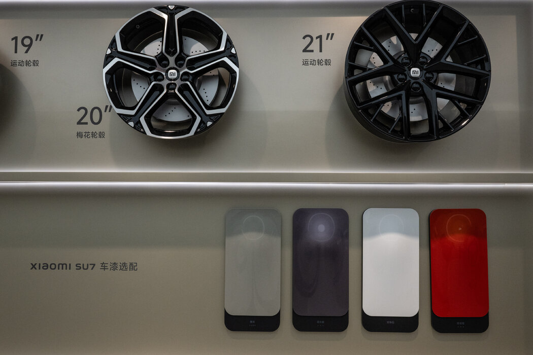 在去年的北京車展上，小米展示了其首款汽車SU7的設計元素。