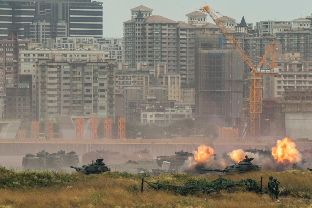 2023年在台灣舉行的軍事演習。川普要求台灣大幅增加軍費開支。