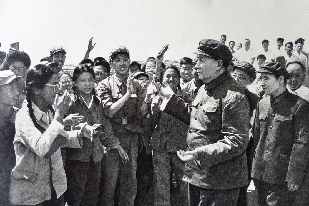 在文化大革命期間，毛澤東接見紅衛兵，攝於1966年。