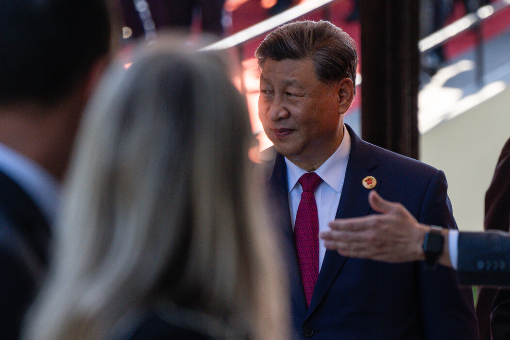 去年，中國最高領導人習近平。中共官員和政府顧問對川普在關稅、烏克蘭及其它問題上的快速行動感到驚訝。