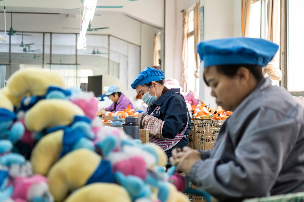 中國是世界製造強國,去年的對外貿易順差高達7萬億人民幣。