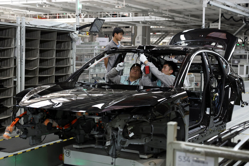 中國電動汽車製造商蔚來汽車位於合肥的生產線，攝於週三。歐盟去年對中國製造的電動汽車徵收了更高的關稅，但中國商務部週四在新聞發布會上表示，雙方已同意重啟談判。