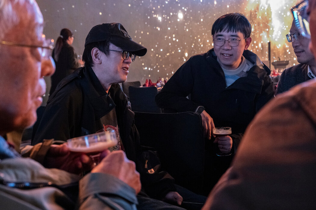 中國科幻已成為文化自豪感的來源。圖為韓松出席一場以劉慈欣小說《三體》命名的白酒發布會活動。