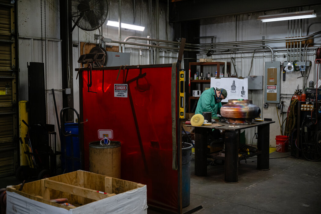 3月，肯塔基州路易斯維爾Vendome Copper & Brass Works的一名工人。