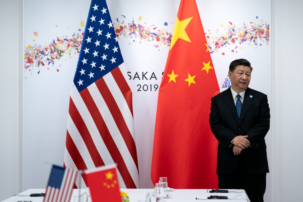 中國領導人習近平在日本大阪等候與美國總統川普舉行會晤，攝於2019年。