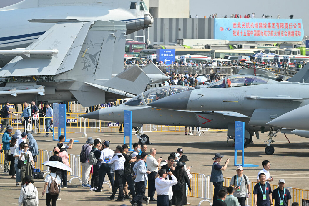 中國軍用飛機在去年的中國珠海展覽會上。中國戰鬥機在最近的印度和巴基斯坦的衝突中接受了實戰檢驗。