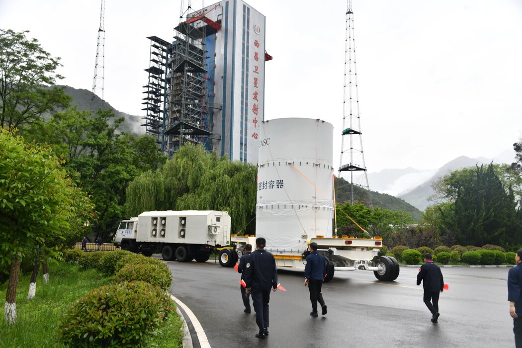 5月18日，中國的天問二號探測器運抵位於西南地區的西昌衛星發射中心，進入發射準備階段。