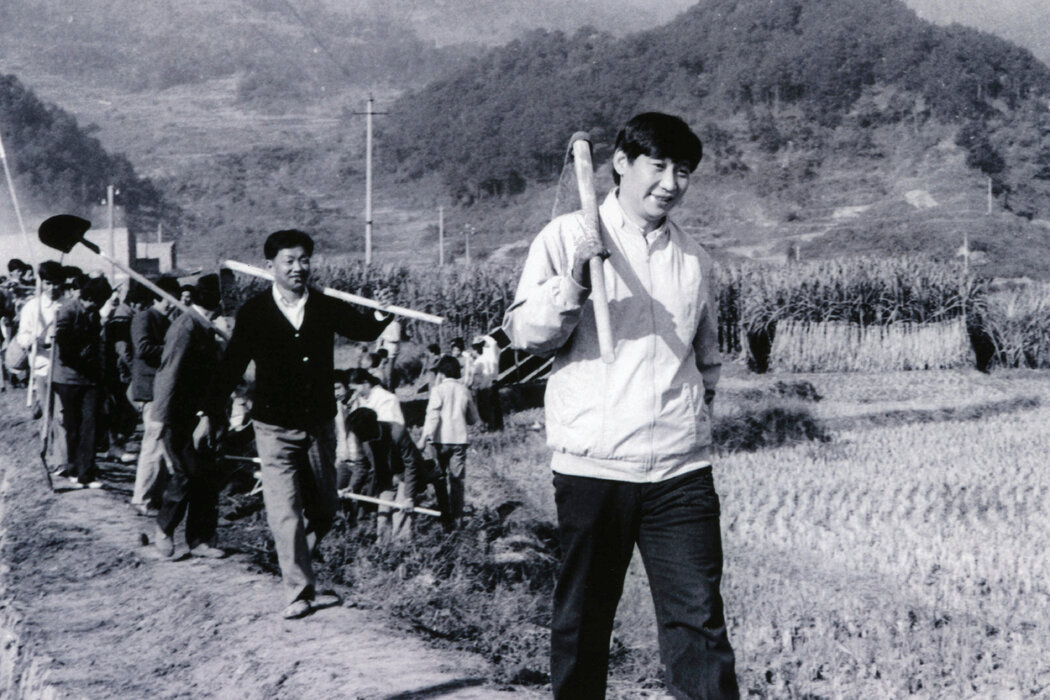 擔任福建省寧德地委書記時的習近平（右），攝於1988年。