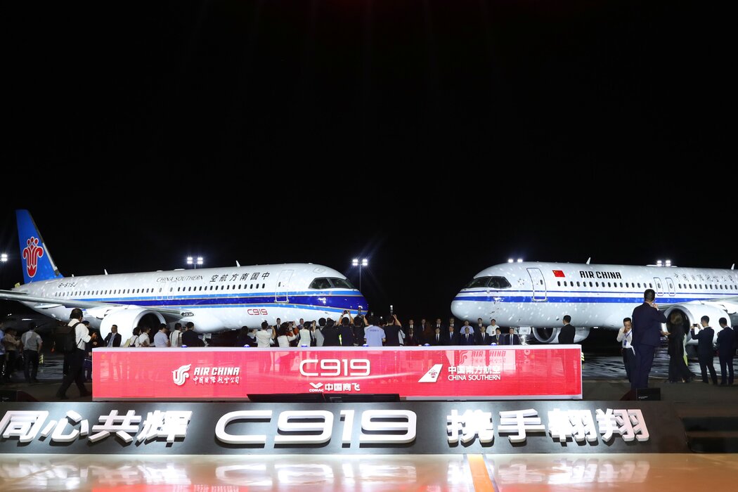 但事實證明，C919的研製難度超出中國商飛的預期。這款飛機的首次公開試飛是在2017年5月。