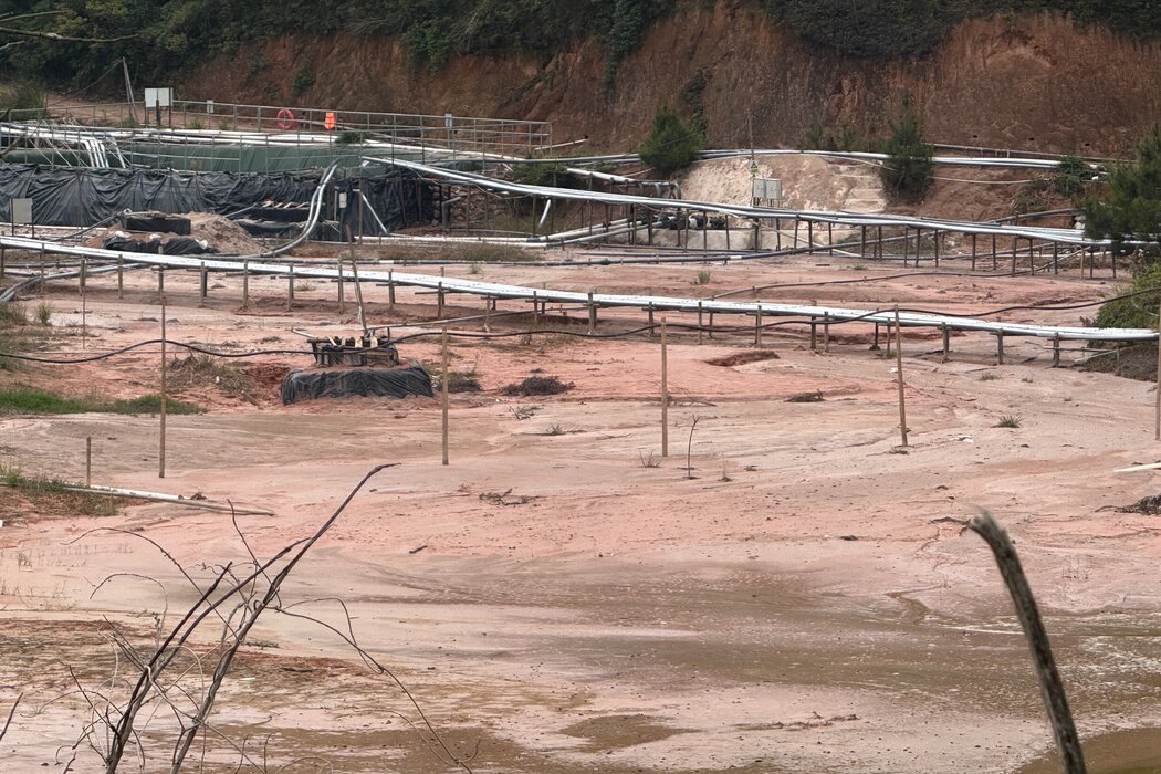 中國南部江西省龍南縣一個山谷中的重稀土金屬礦。