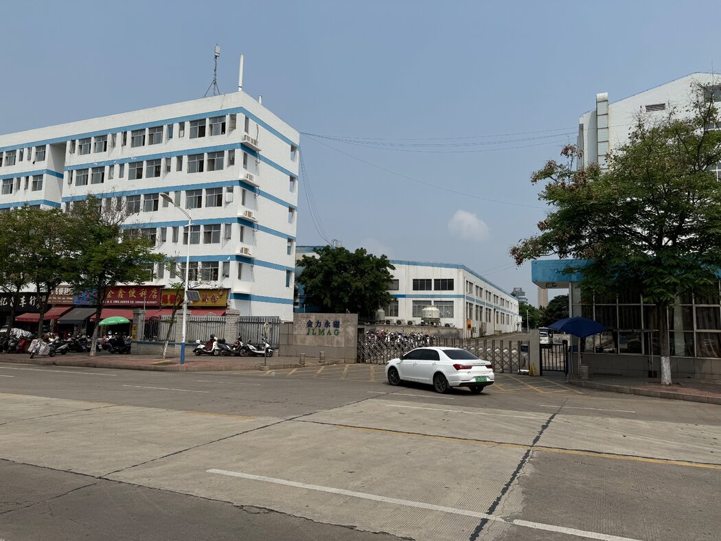 金力永磁稀土股份有限公司的主要磁鐵製造基地在中國贛州，該公司週三表示，已從中國政府拿到出口許可證，將恢復向美國、歐洲和東南亞出口非軍事用途的磁鐵。
