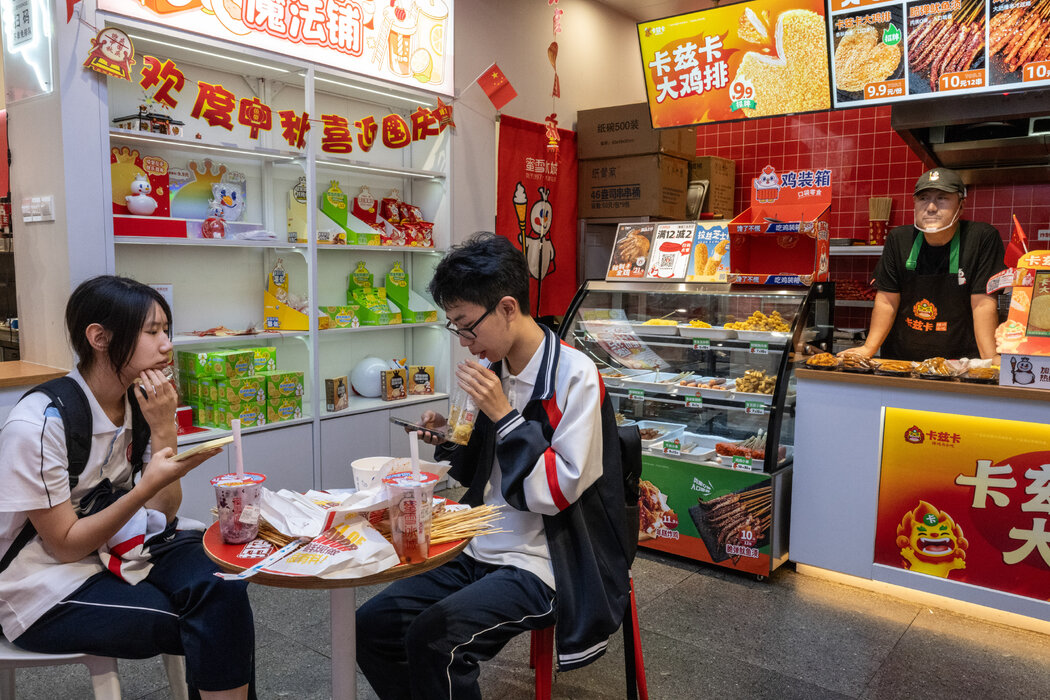 蜜雪冰城現已成為全球最大的快餐連鎖店,該公司表示在巴西僱傭數千名員工,並將巴西食材融入其在中國的產品中。