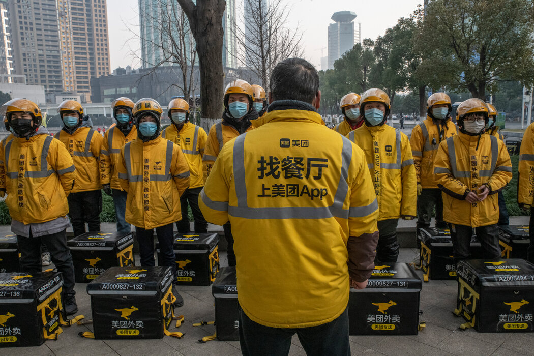 在中國,美團與其他外賣公司競爭激烈,並因其對待外賣員的方式面臨監管機構的審查。