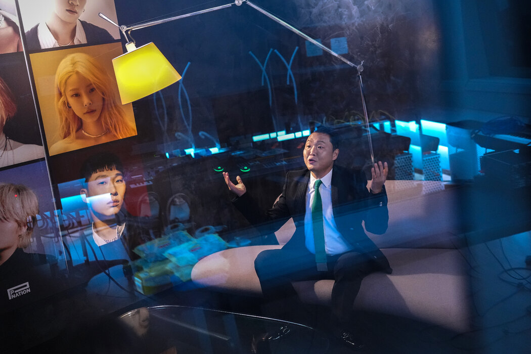 2022年,鳥叔在首爾接受了《紐約時報》關於《江南Style》十週年的採訪。