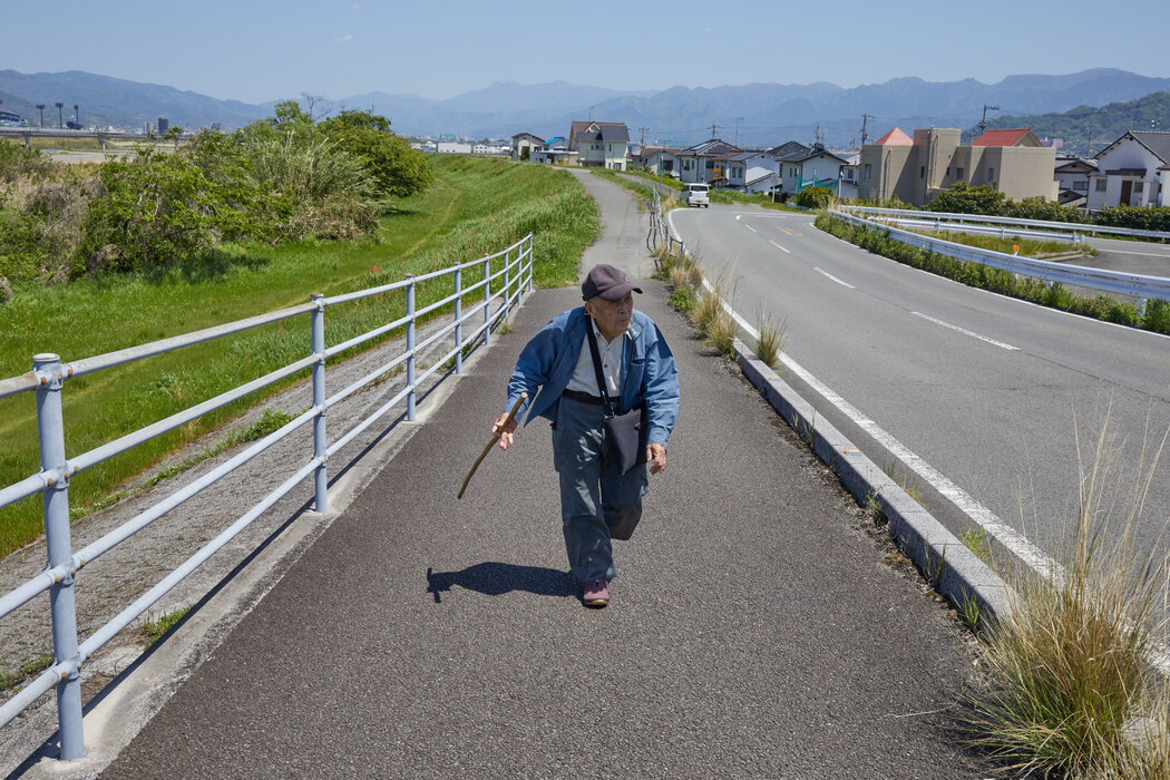 清住薰四郎前往松山市的一家餐廳吃午餐。他是伊號第五十八攻擊潛艇最年輕的船員。